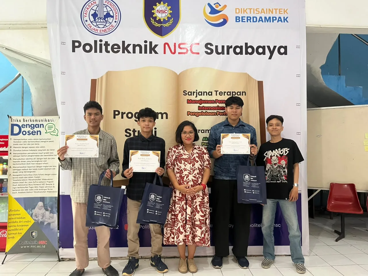 Tiga Siswa SMK Negeri 10 Surabaya Selesaikan Magang di Politeknik NSC Surabaya